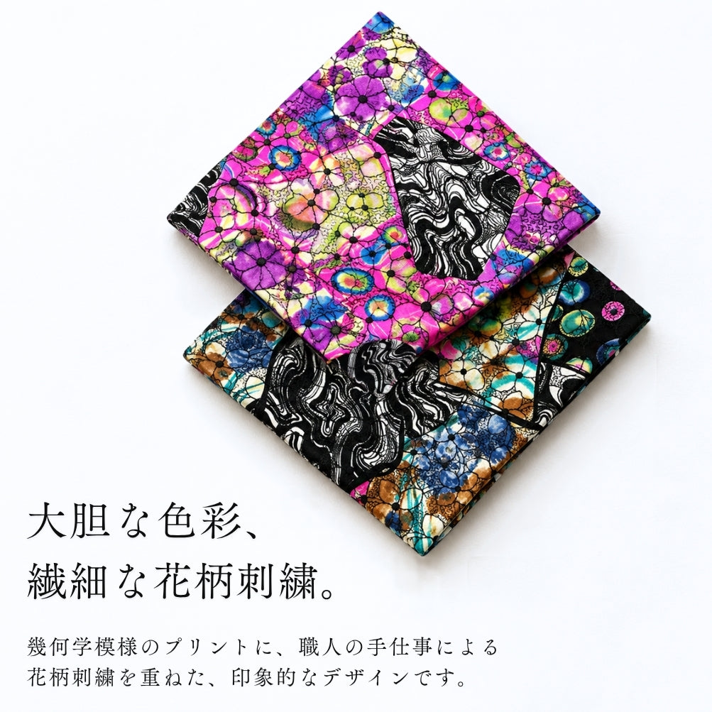 胸元にアートを。幾何学柄 ポケットチーフ