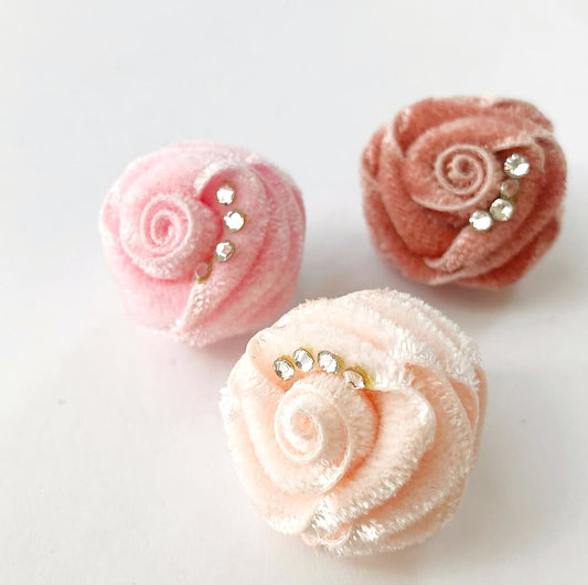 タックピン ラペルピン 花 バラ ブートニエール 単色 ベルベット ベロア クリスタルガラス フラワーホール アクセサリー 小さい コサージュ 結婚式 メンズ レディース 日本製 メール便 dplus arts